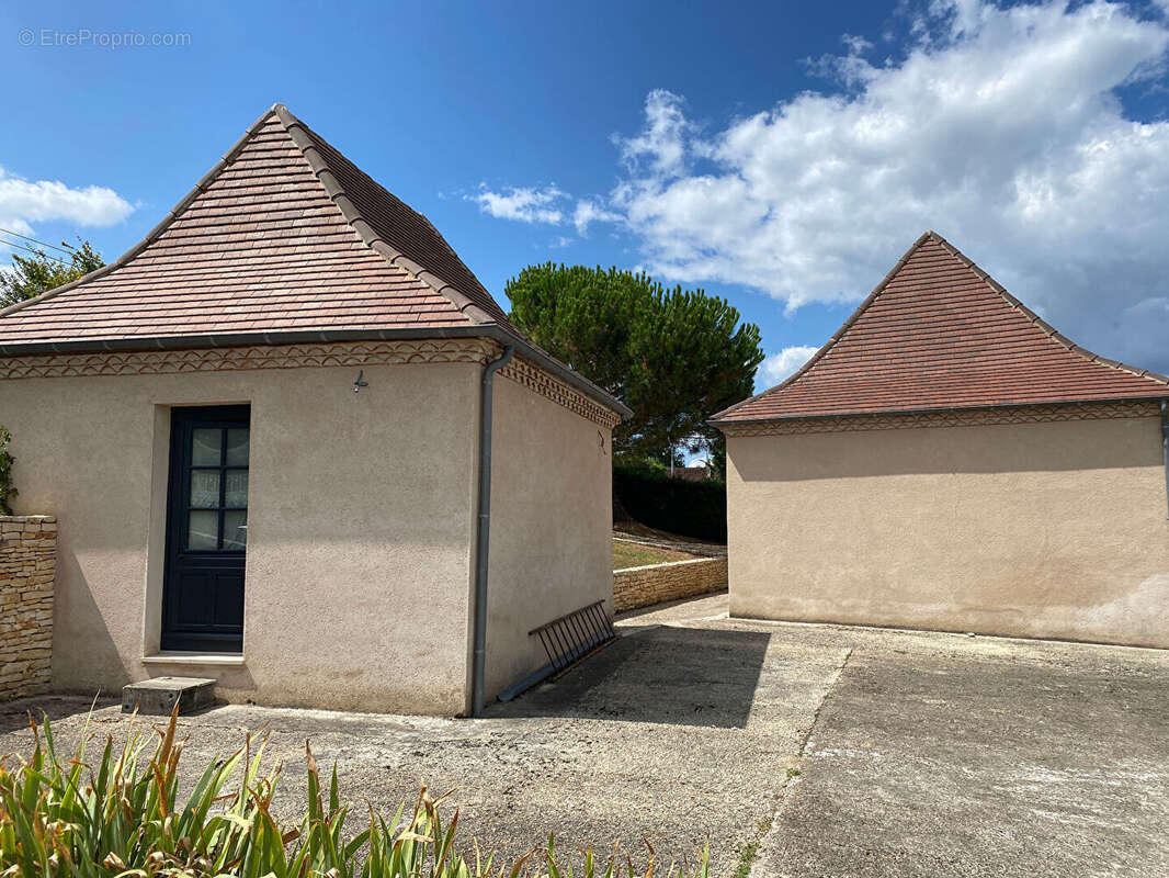 Ensemble de deux maisons  sur 4275m² - photo 4
