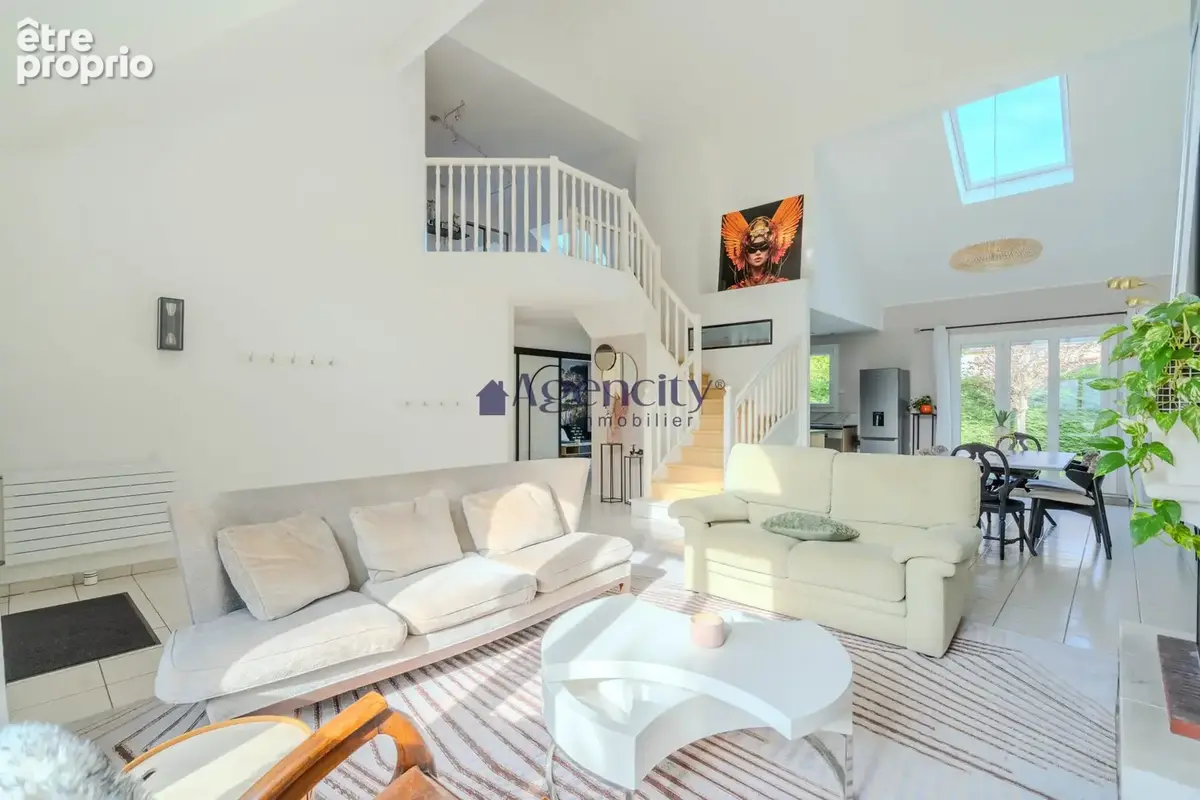 Maison 7 pièces 168 m² à vendre à Saint-Thibault-Des-Vignes (77400) - photo 2