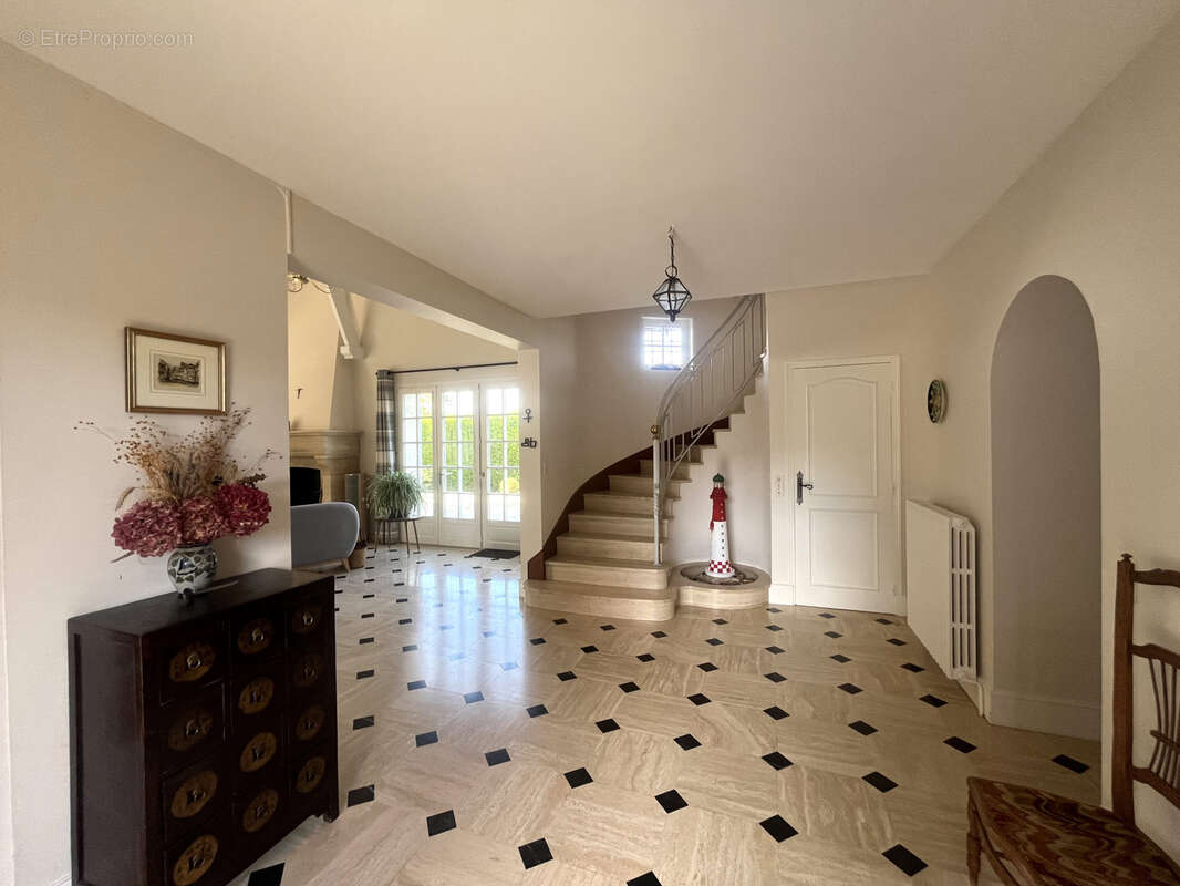 Maison à VAUX-SUR-AURE