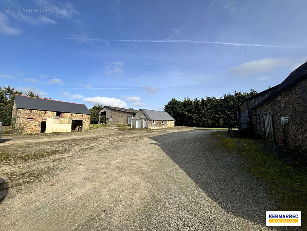 Maison à ARGENTRE-DU-PLESSIS