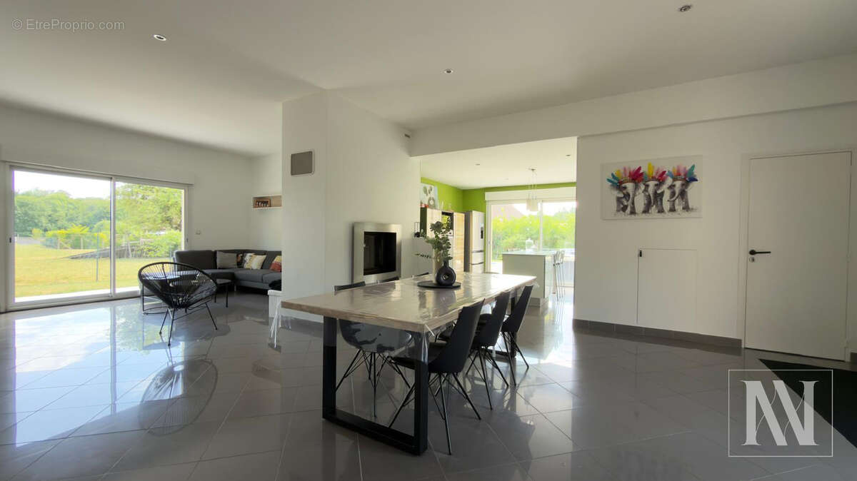 Superbe maison familiale de 177 m2 avec piscine et double garage - photo 10