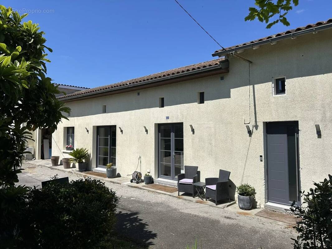 Maison à BARBEZIEUX-SAINT-HILAIRE