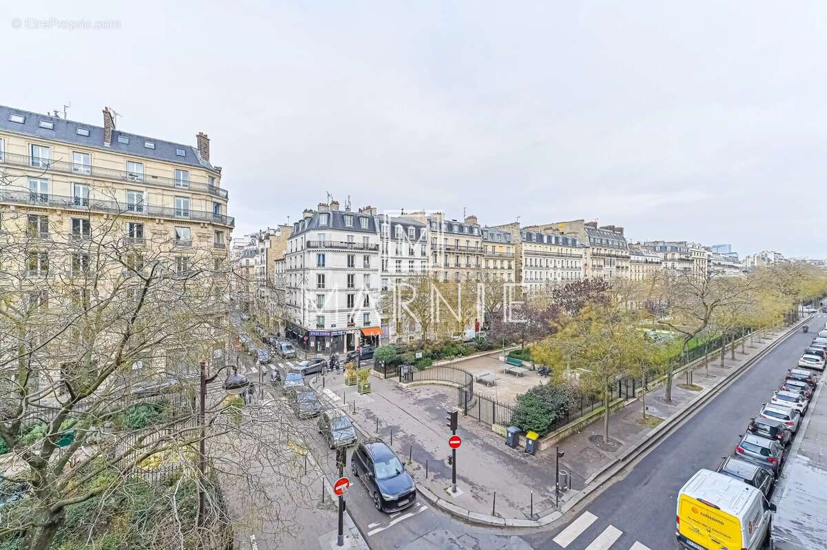 Appartement à PARIS-17E