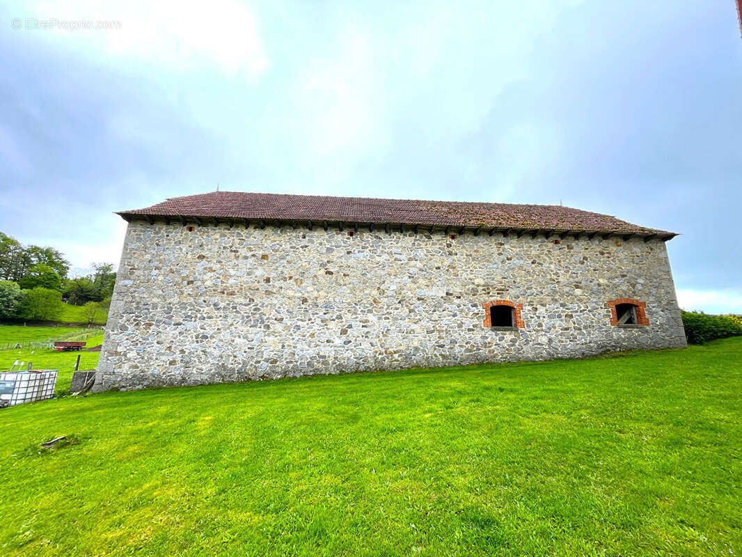Maison à LACAPELLE-DEL-FRAISSE