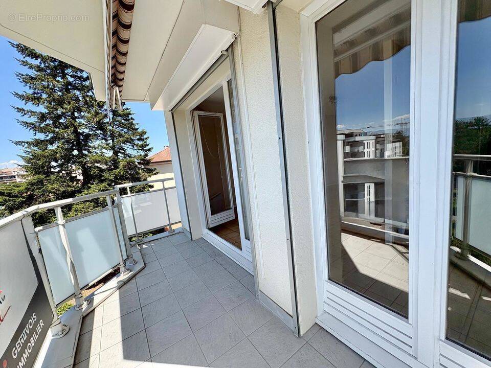 Appartement à VILLE-LA-GRAND