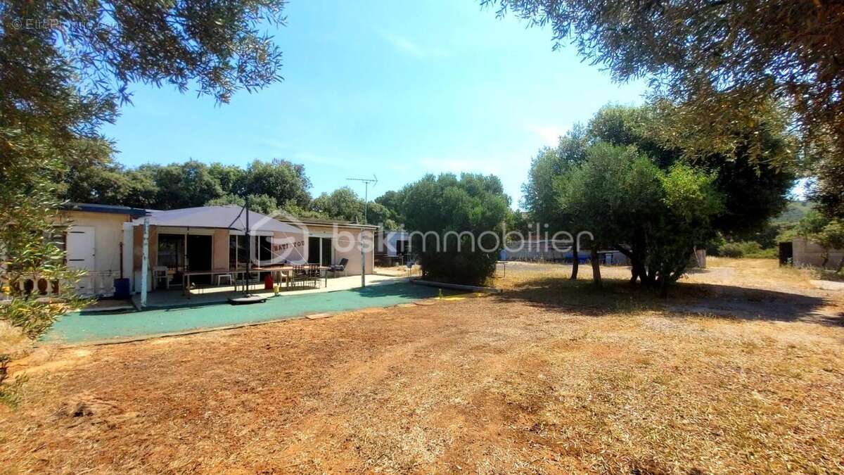 Maison sur un terrain de plus de 4000m² - photo 11