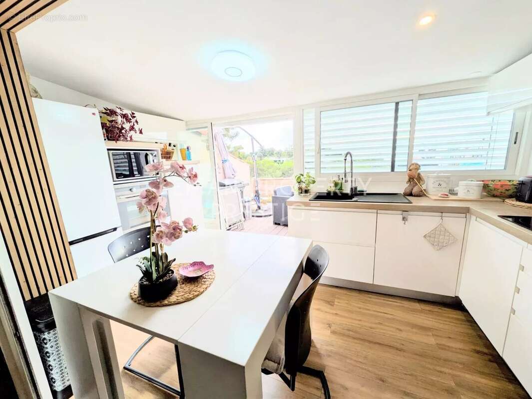 Appartement à VALLAURIS