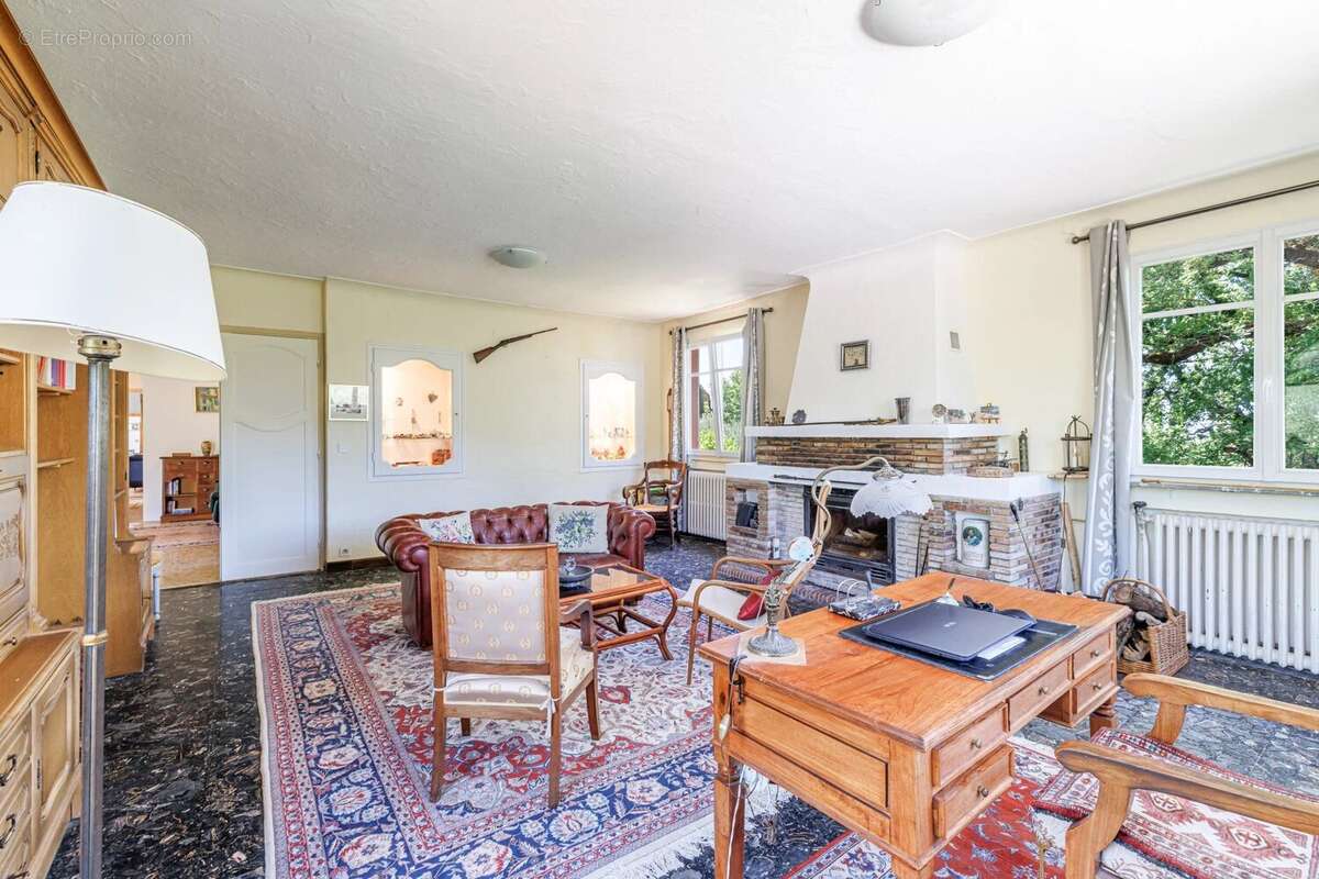 Maison à CHATEAUNEUF-GRASSE
