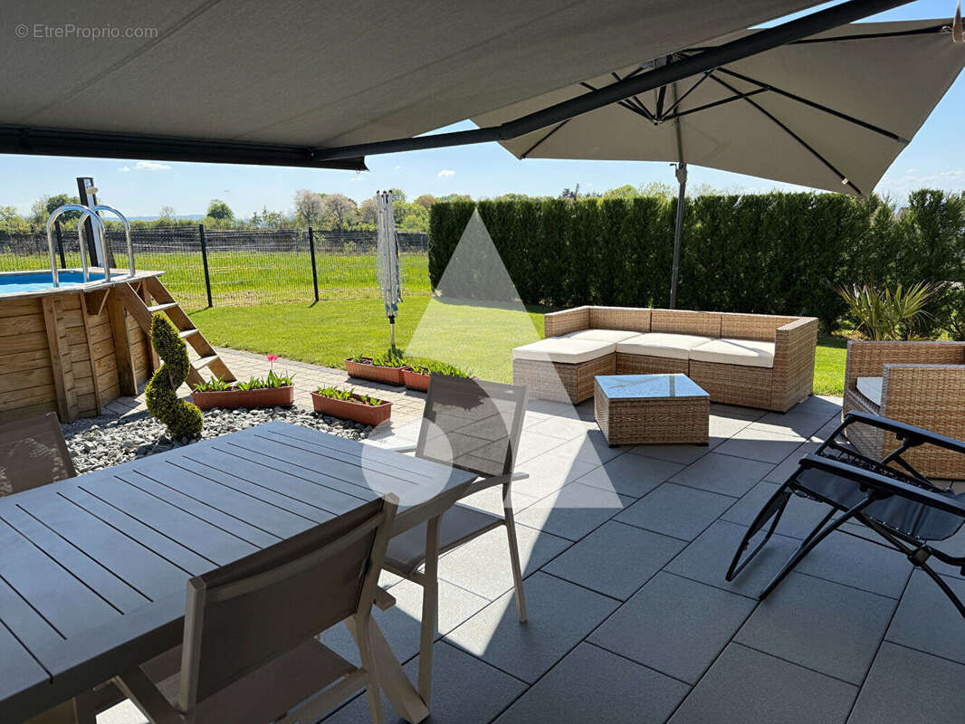 Maison à MONTBOUTON