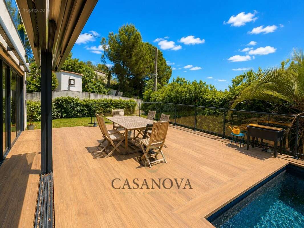 Maison familiale rénovée avec piscine et vue dégagée à Castelnau-le-Lez - photo 2