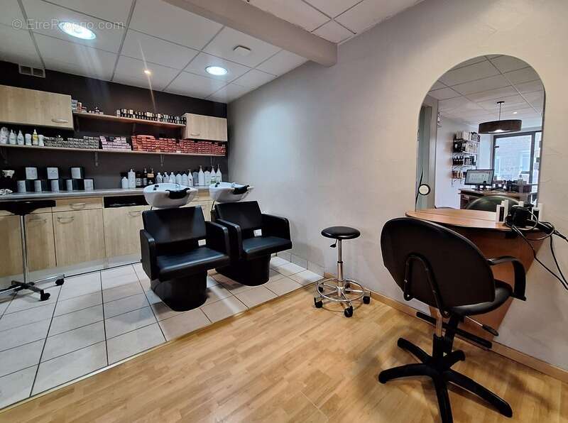 Commerce à AMBRIERES-LES-VALLEES