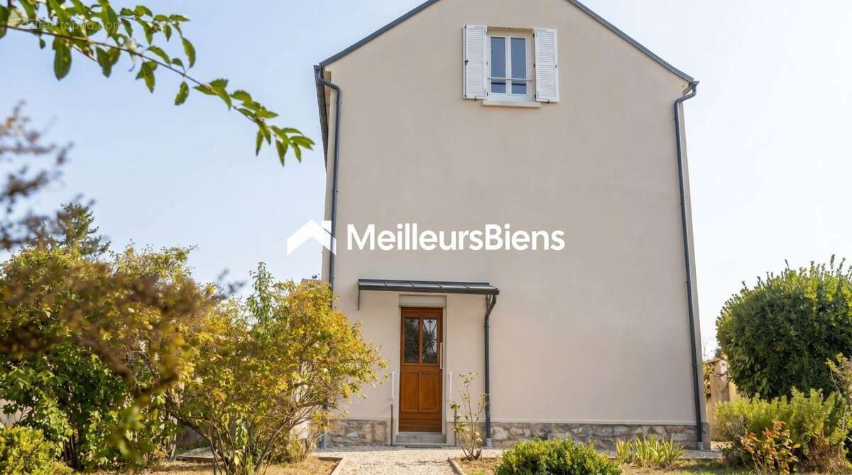 Maison à SAINT-THIBAULT-DES-VIGNES