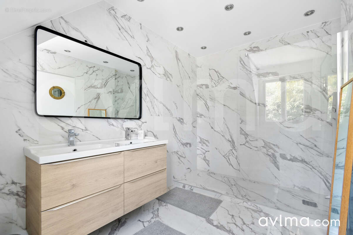 Maison à SAINT-NOM-LA-BRETECHE