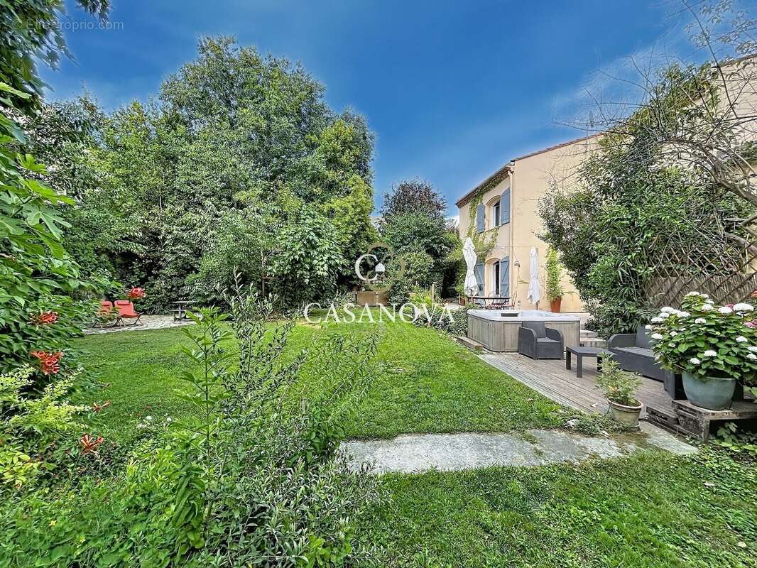 Maison de caractère avec jardin et terrasse au cur du quartier Fontneuve proche du centre-ville de Béziers - photo 3