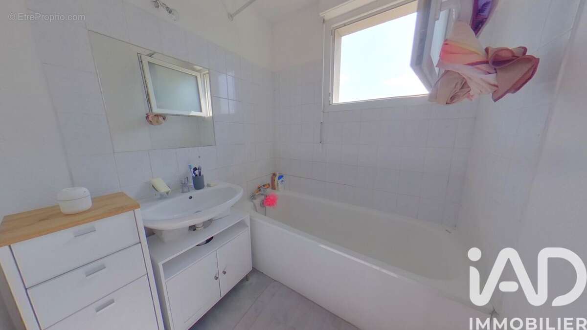 Photo 8 - Appartement à LIEUSAINT