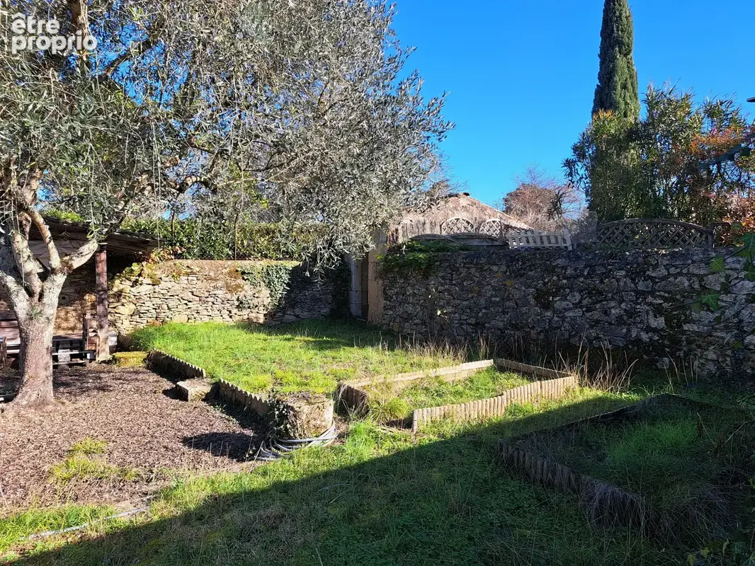 Saint-Macaire - Maison de ville avec jardin - photo 13