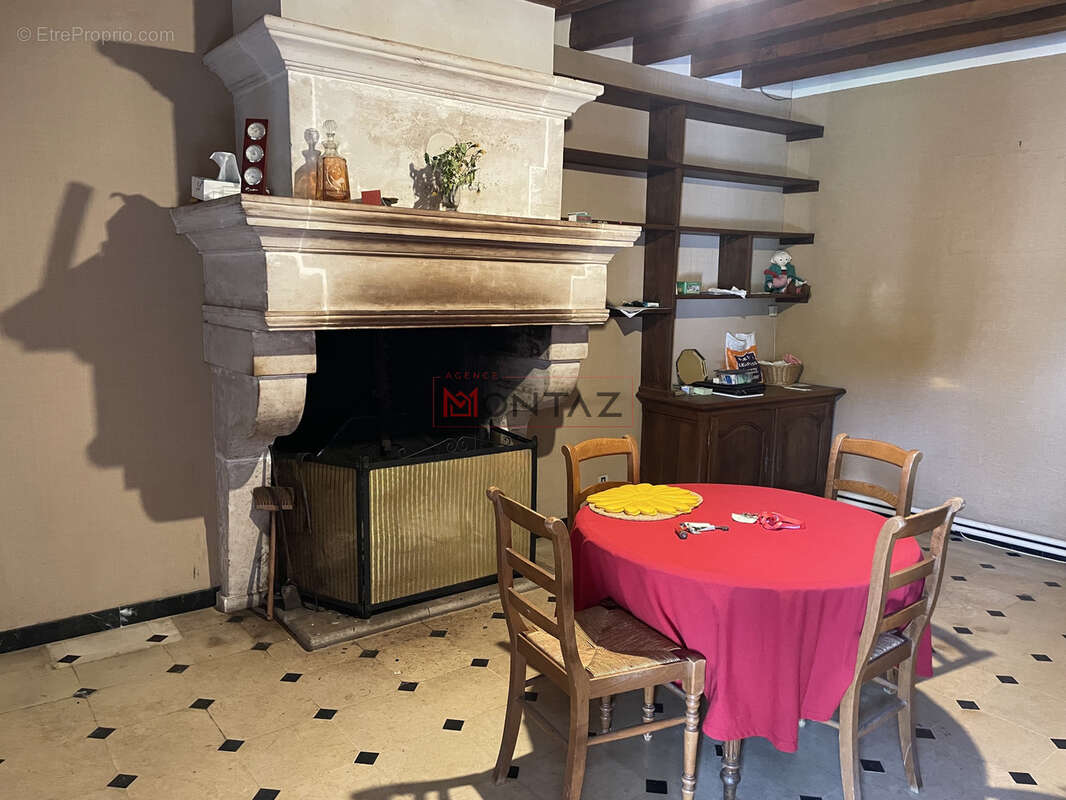 Maison à LESCHEROLLES