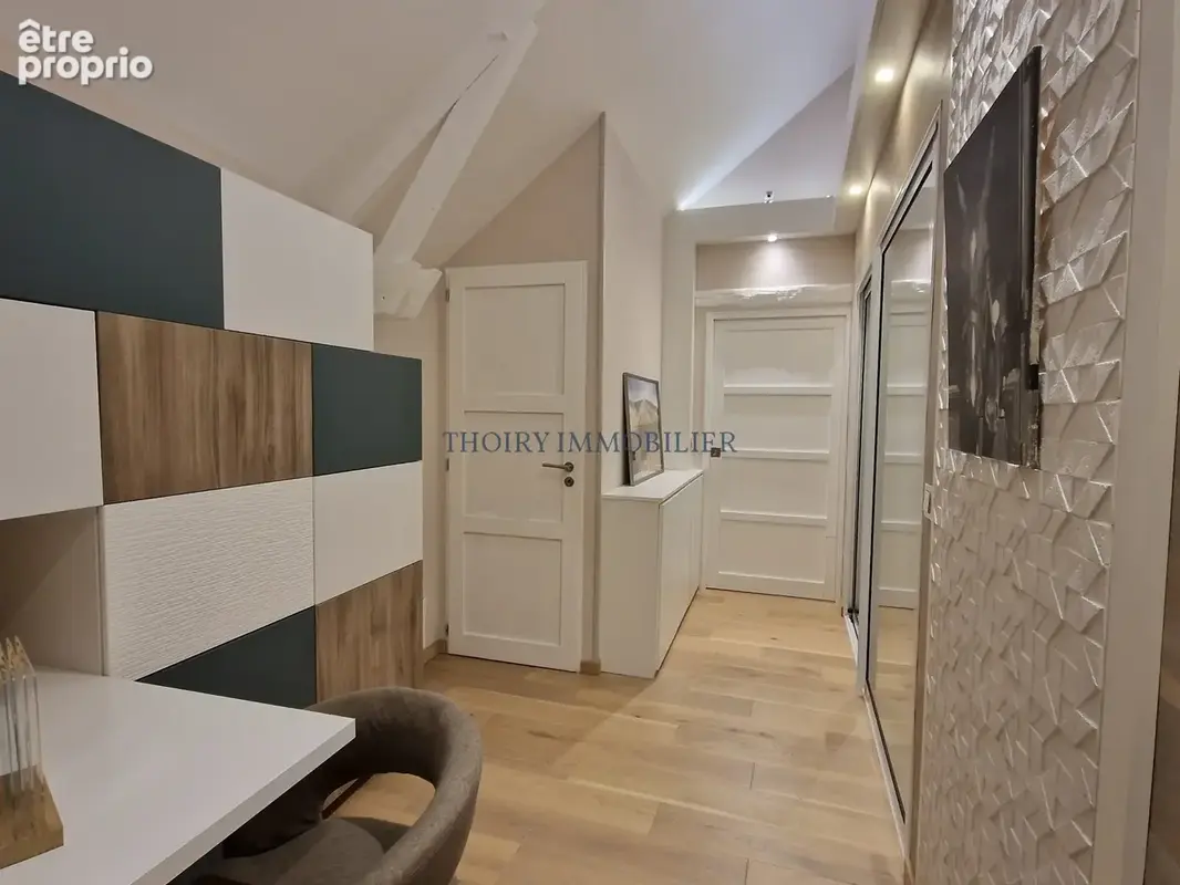 Maison ancienne rénovée sur 135 m2 de terrain. - photo 8