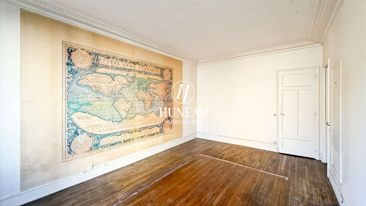 Appartement avec de beaux volumes, beaucoup de potentiel et une chambre de service - photo 7