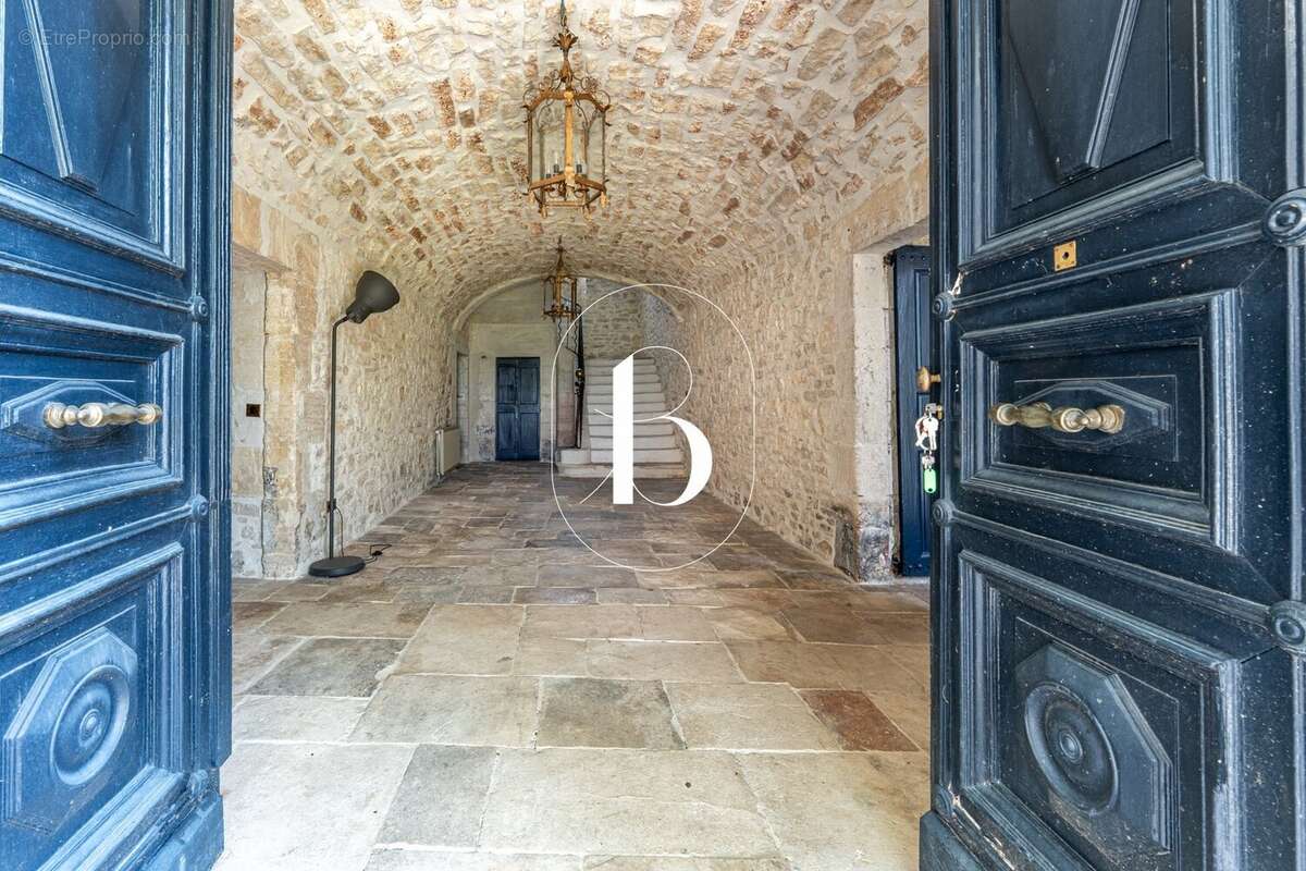 Maison 950 m² à Goudargues  - photo 15