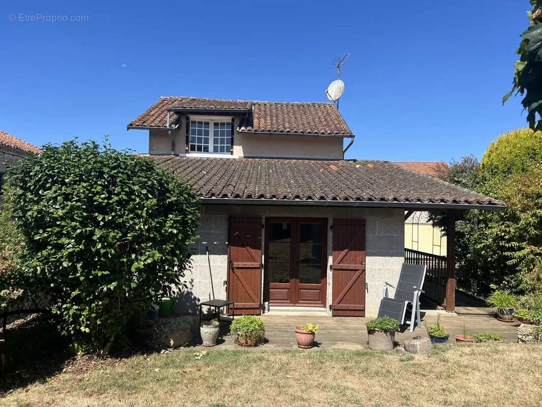 Maison de village de 156m² (4 ch) avec grange et jardin - photo 10