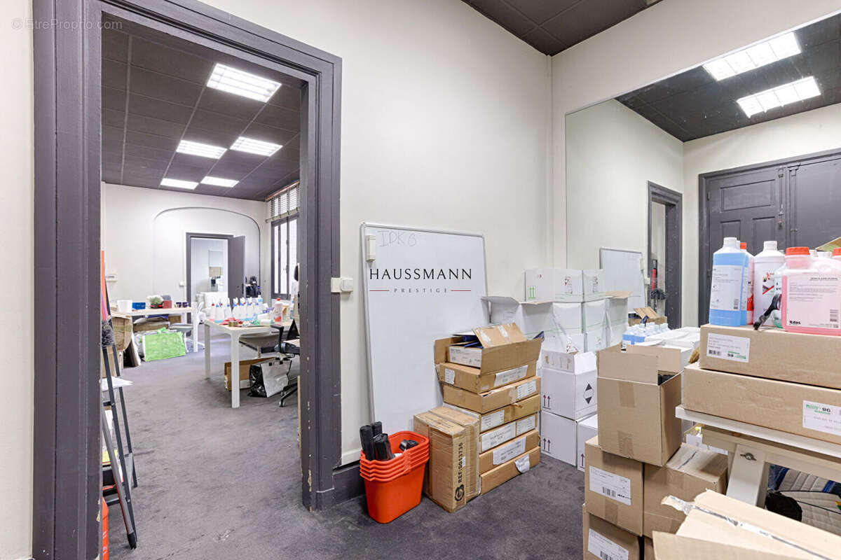 Commerce à PARIS-8E