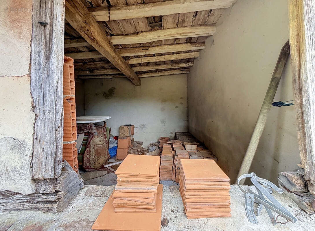 Longère à réhabiliter (924 m² de terrain) - photo 3