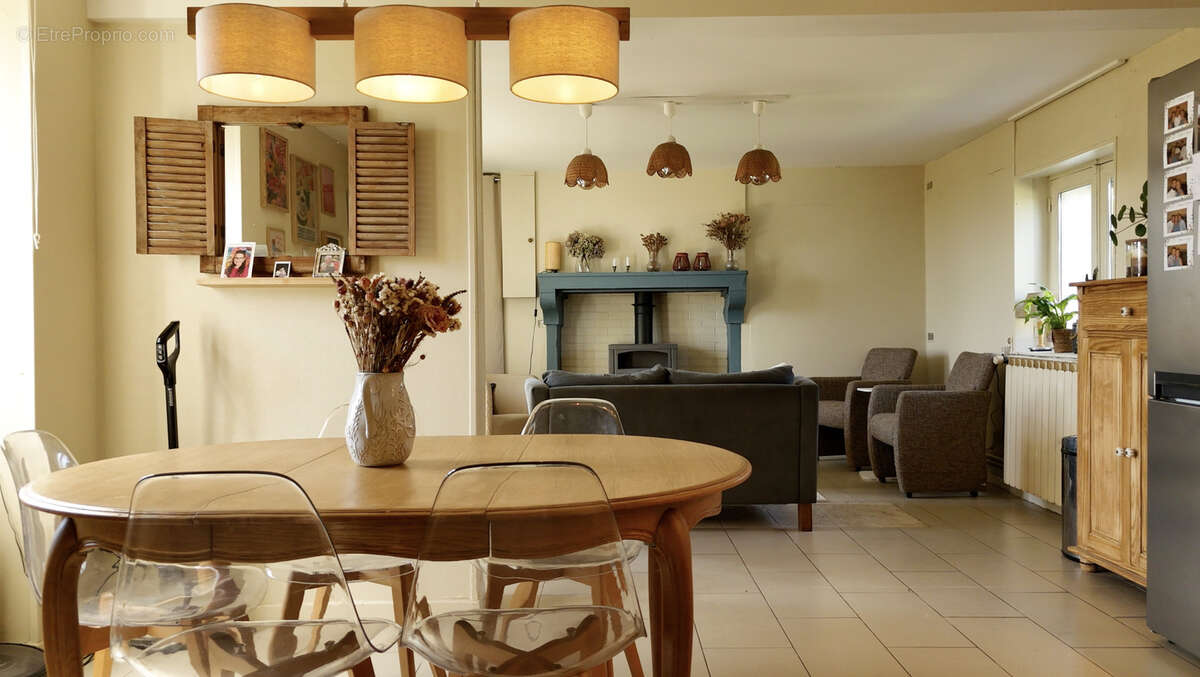 Maison à DENEUILLE-LES-CHANTELLE