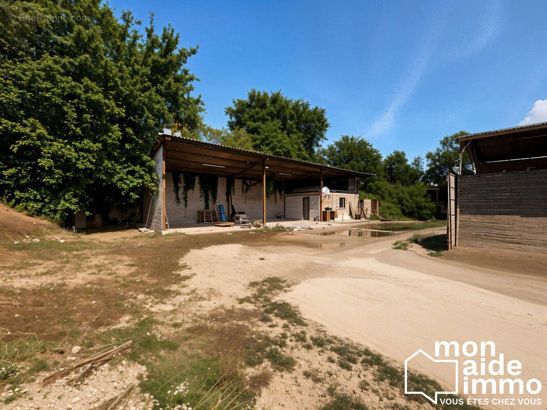 Commerce à LUGASSON