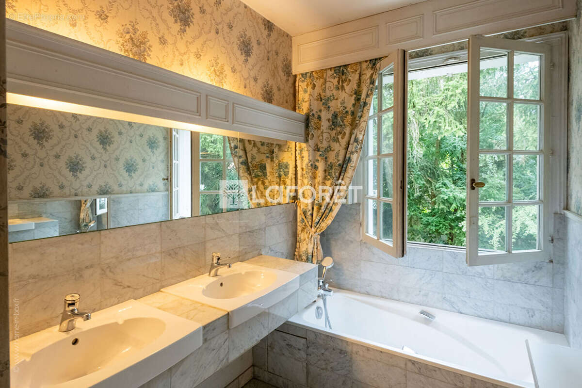 Maison à LA CELLE-SAINT-CLOUD