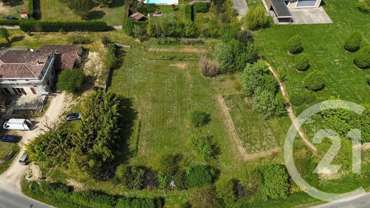 Terrain à PESSAN