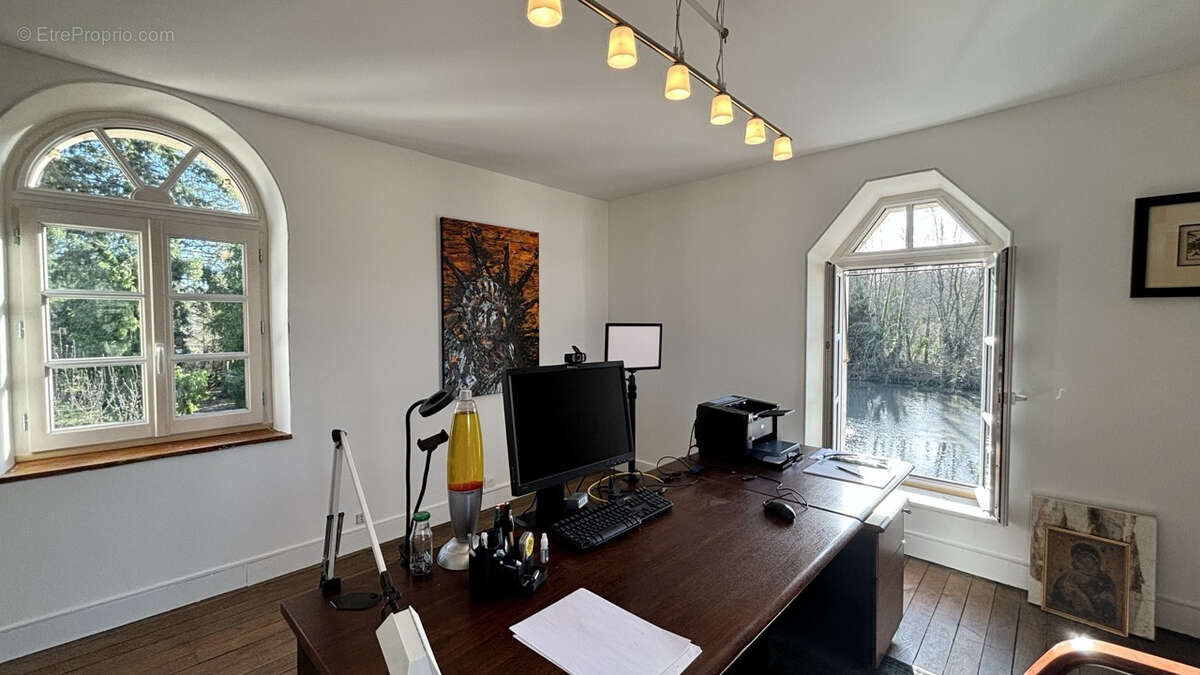 Maison à SAINT-PRYVE-SAINT-MESMIN