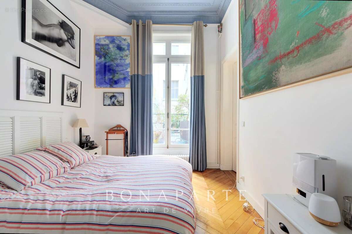 Appartement à PARIS-9E