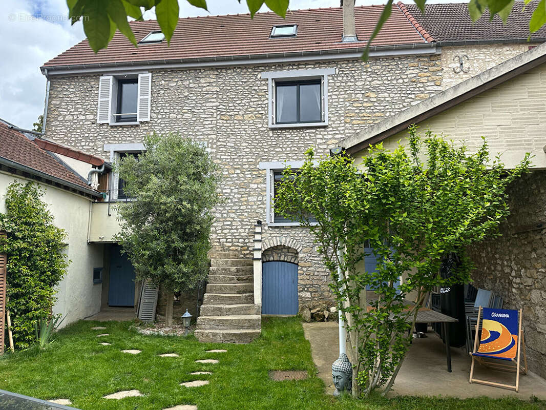 Maison à FOLLAINVILLE-DENNEMONT