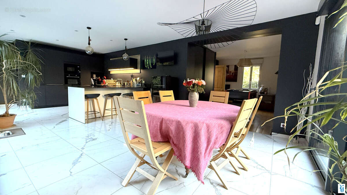 Maison à MONT-SAINT-AIGNAN