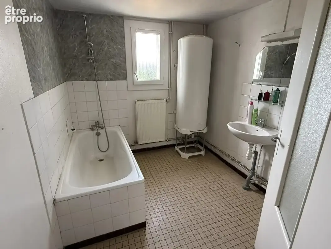 Maison de Type F5-120m2 habitables sur 2 niveaux (à rénover) - photo 6