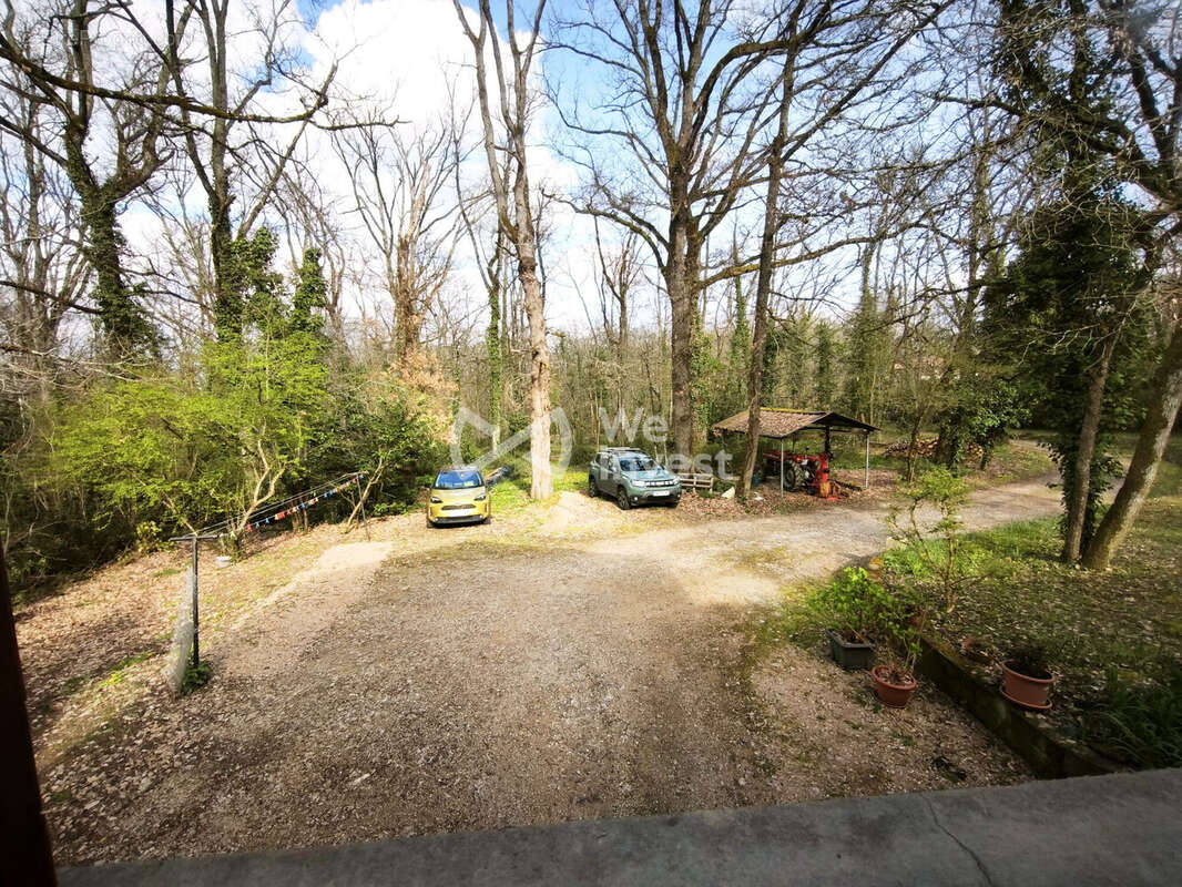 VUE DU GARAGE  - Maison à MARZENS
