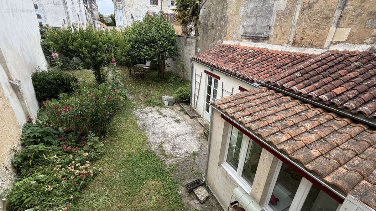 Maison à SAINT-JEAN-D'ANGELY
