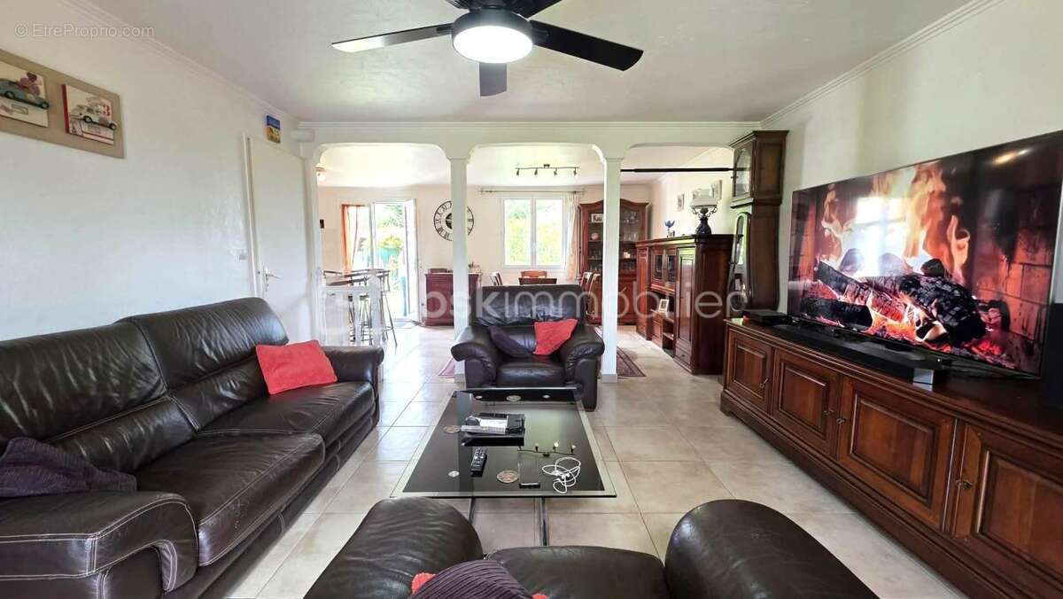 Maison à LE MUY
