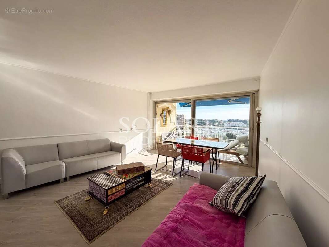 Appartement à MANDELIEU-LA-NAPOULE