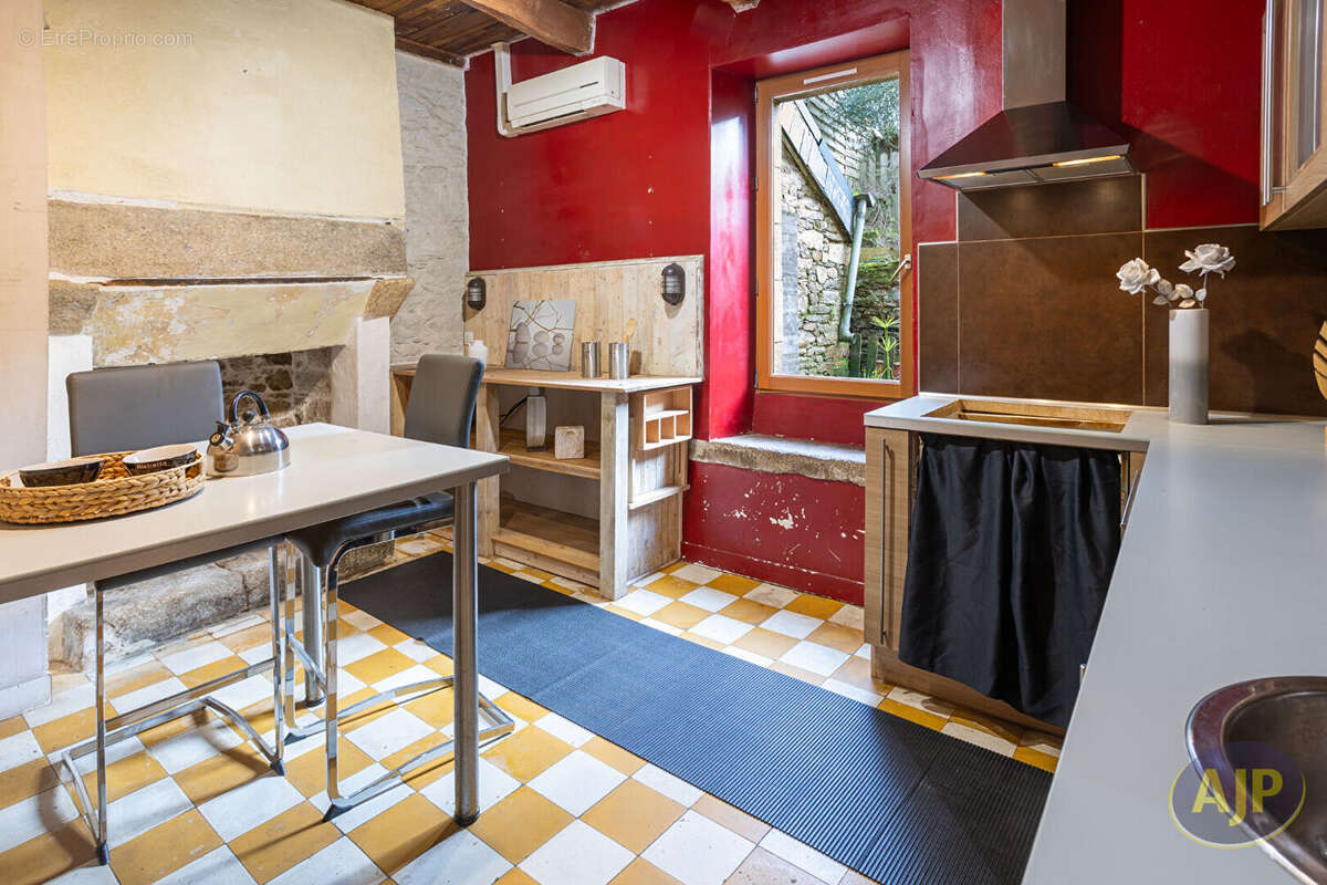 Maison à SAINT-JEAN-BREVELAY