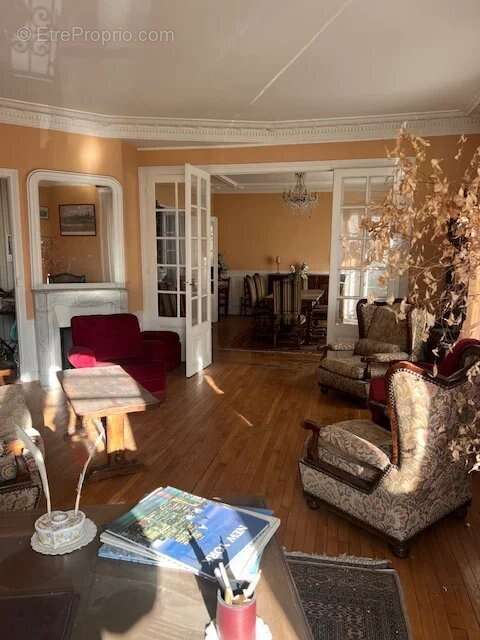 Appartement à COURBEVOIE