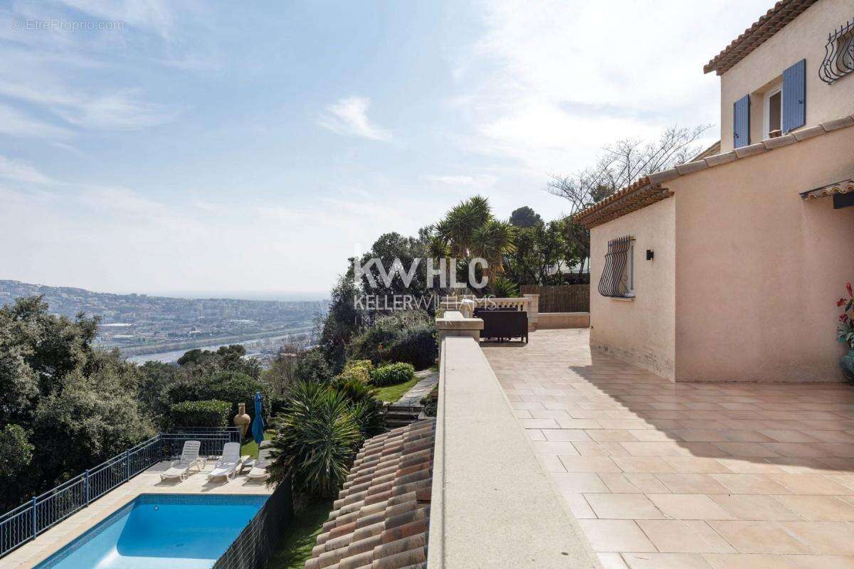 Maison à SAINT-LAURENT-DU-VAR