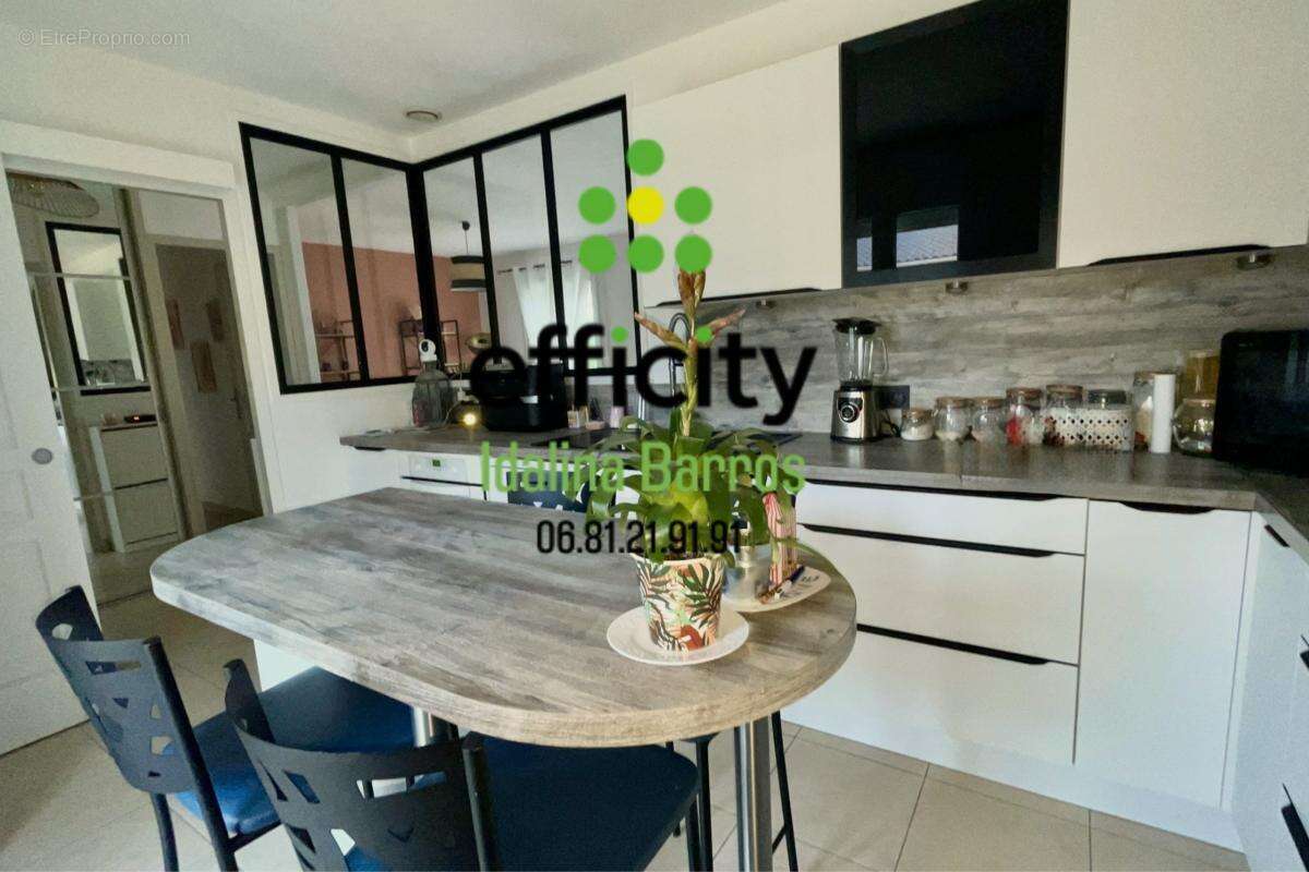 Maison à ROULLET-SAINT-ESTEPHE