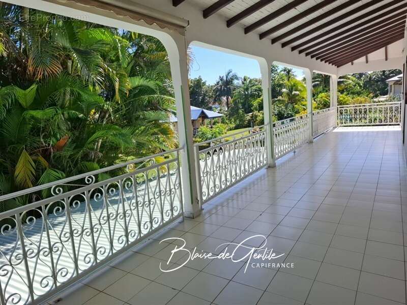 Maison à BAIE-MAHAULT