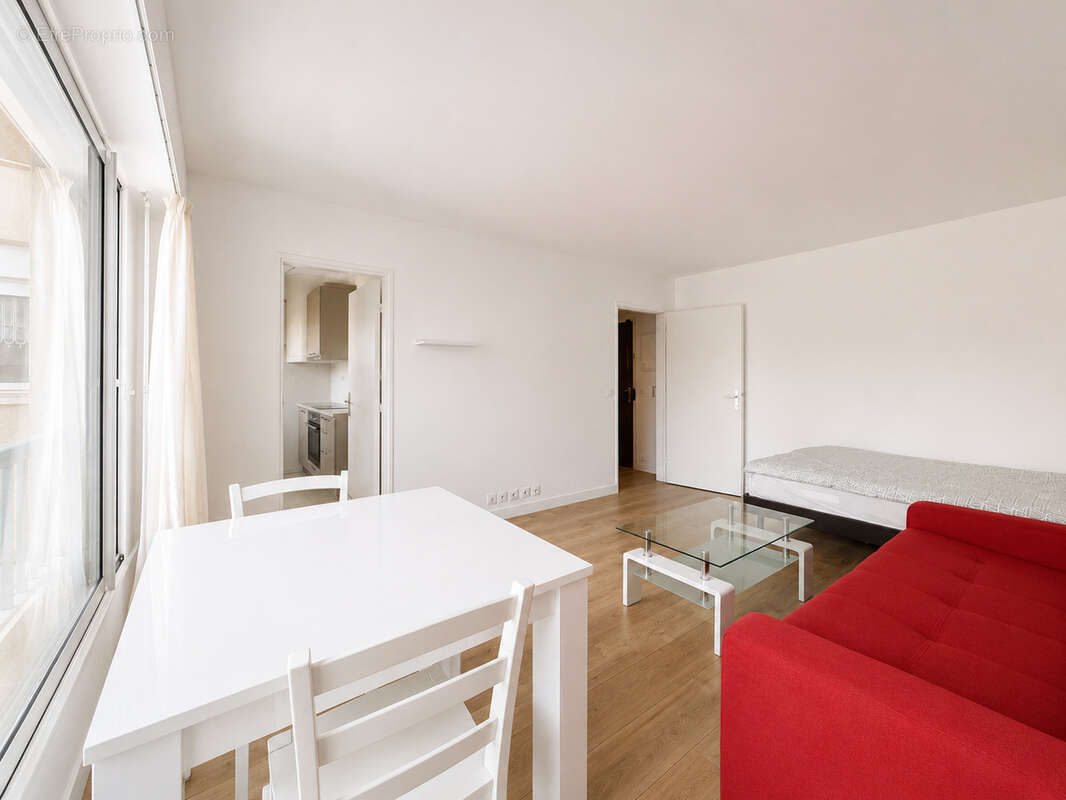 Appartement à COURBEVOIE
