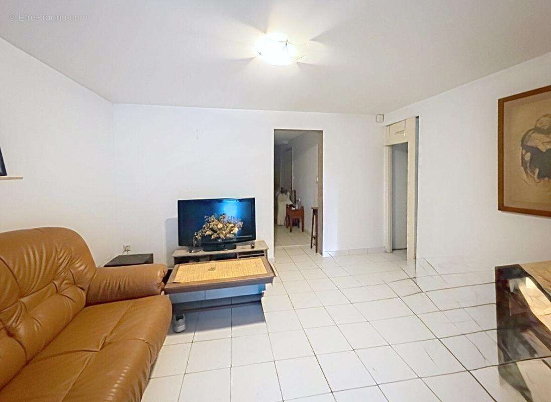 EXCLUSIVITE  A THENAC Maison à rénover de 271 m2 utile - photo 9