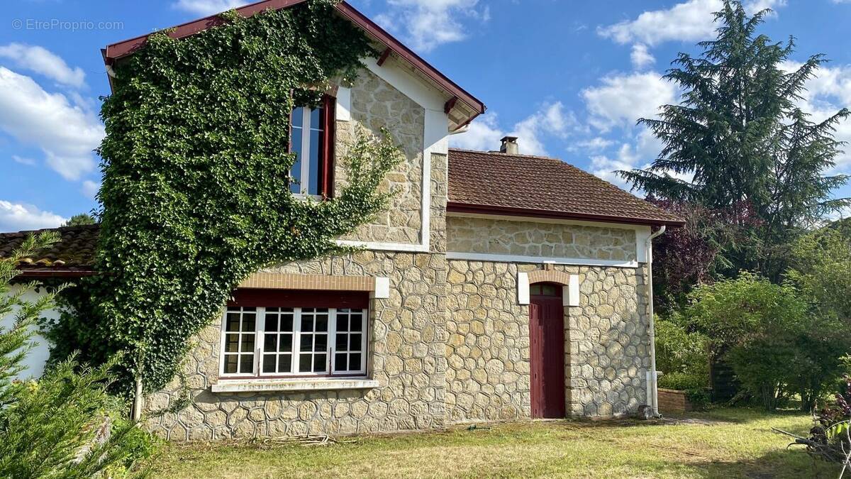 Maison à LUXEY