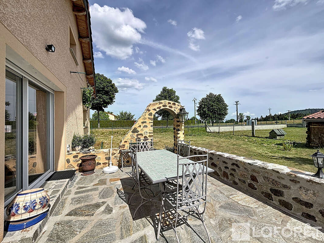 Maison Monlet 4 pièce(s) 117 m2 - photo 2