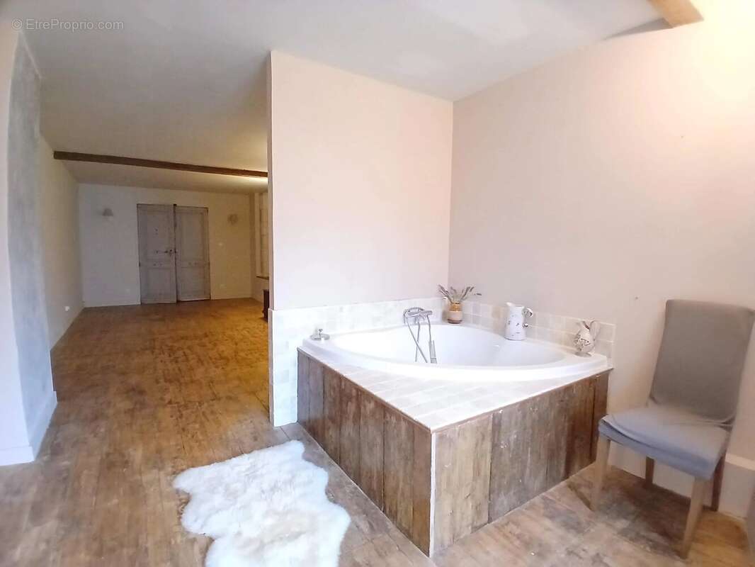 Maison à AUBETERRE-SUR-DRONNE